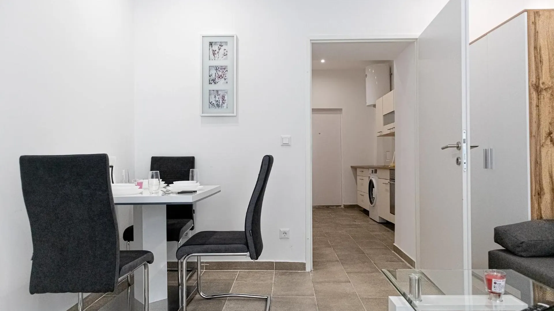 Cheerful Studio Vienna Favoriten Near U1 Reumannplatz 0*,  Austria