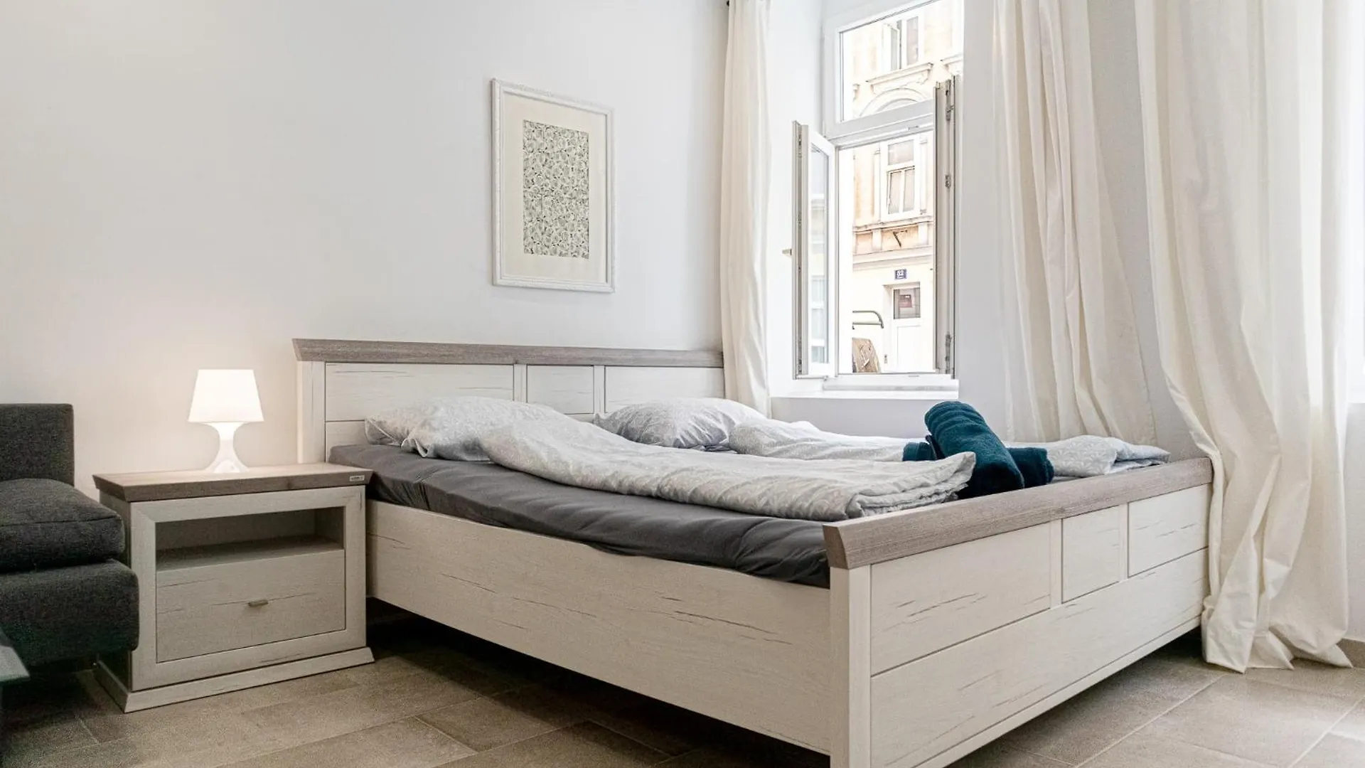 Apartment Cheerful Studio Vienna Favoriten Near U1 Reumannplatz Austria